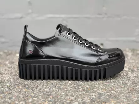 Art 1535 Shinny Black kävelykenkä - Naisten matalavartiset tennarit - A1535B - 2