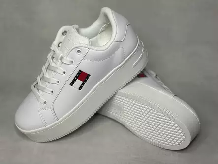 Tommy Jeans DP Flatform ESS - Naisten matalavartiset tennarit - EN02518D - 1